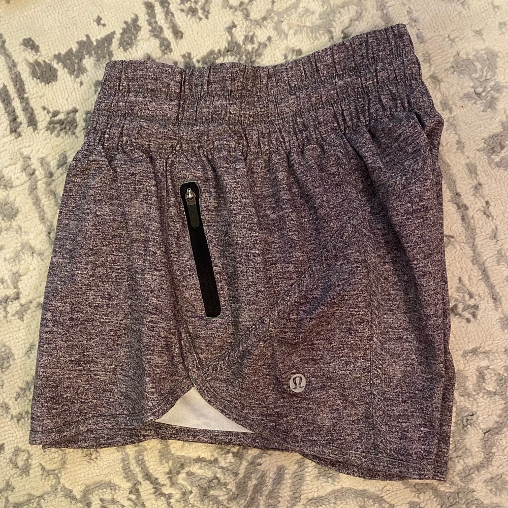 size 4 lululemon shorts